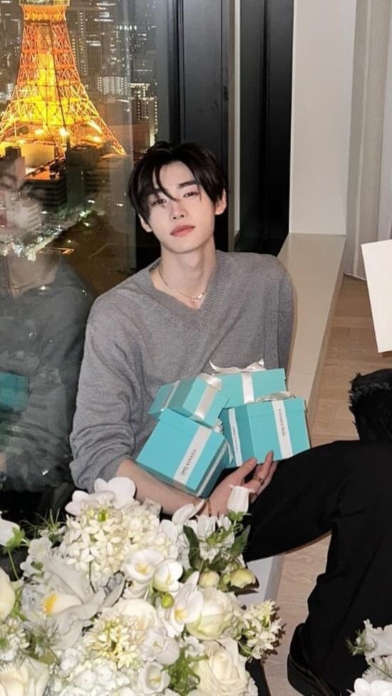 byeol_ice's tweet photo. 💬 회색니트
🍙 옛날에 입던 회색 니트? 
      (아직) 있는 것 같은데?

회색니트훈 또 보자🤩 https://t.co/1exK0XkQEl