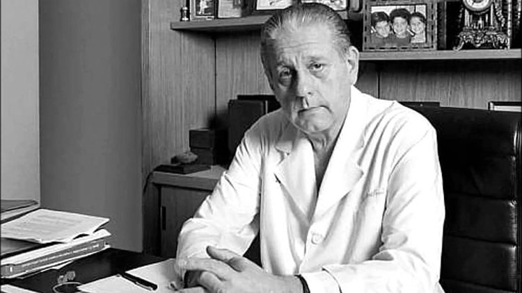 ansentipensante's tweet photo. “Los progresos de la medicina podrán considerarse verdaderos logros para la humanidad cuando todas las personas tengan acceso a sus beneficios y dejen de ser un privilegio para las minorías” 26 años del fallecimiento del doctor René Favaloro. Homenaje eterno. https://t.co/oNH6wITLPb