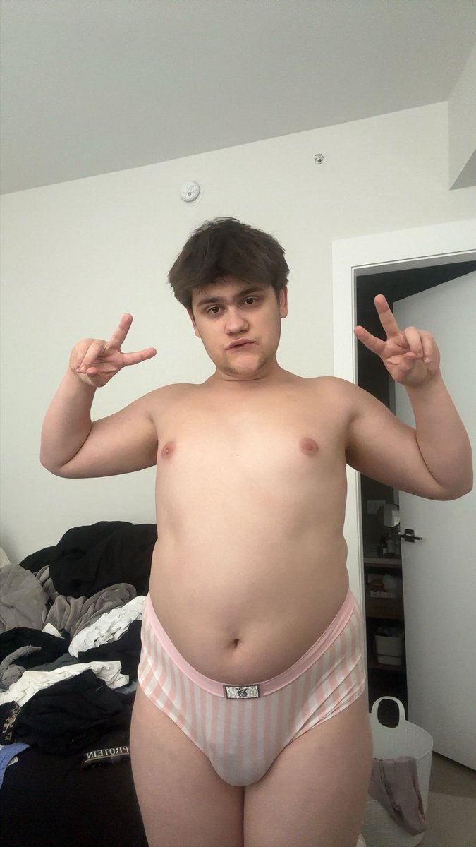 ICKYPORNBRAT's tweet photo. @GrossFatNeet Hehe breeed me please daddy🥺💝 https://t.co/806bNjc95M