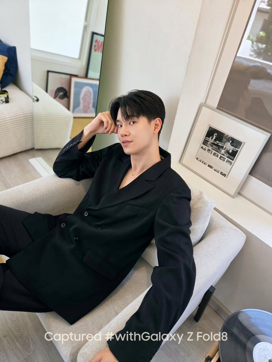 yinwarfamilysup's tweet photo. กล้องดีมาก ถ่ายออกมาหล่อมากเลย😘

Cr.IG samsungthailand

#GalaxyZFold8
#GalaxyAl #ANewShapeUnfolds #GalaxyxYinWar #yinyin_anw #warwanarat #YINWAR #หยิ่นวอร์ https://t.co/Z7hUbGyLem