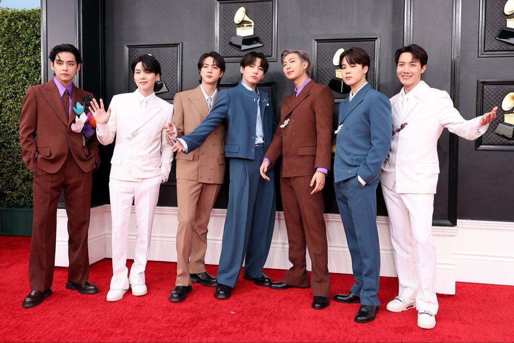chartradar_'s tweet photo. A senior Recording Academy member is expected to address reports of BTS’s boycott of the 2027 Grammy Awards. https://t.co/BEXv8Wa0Xn