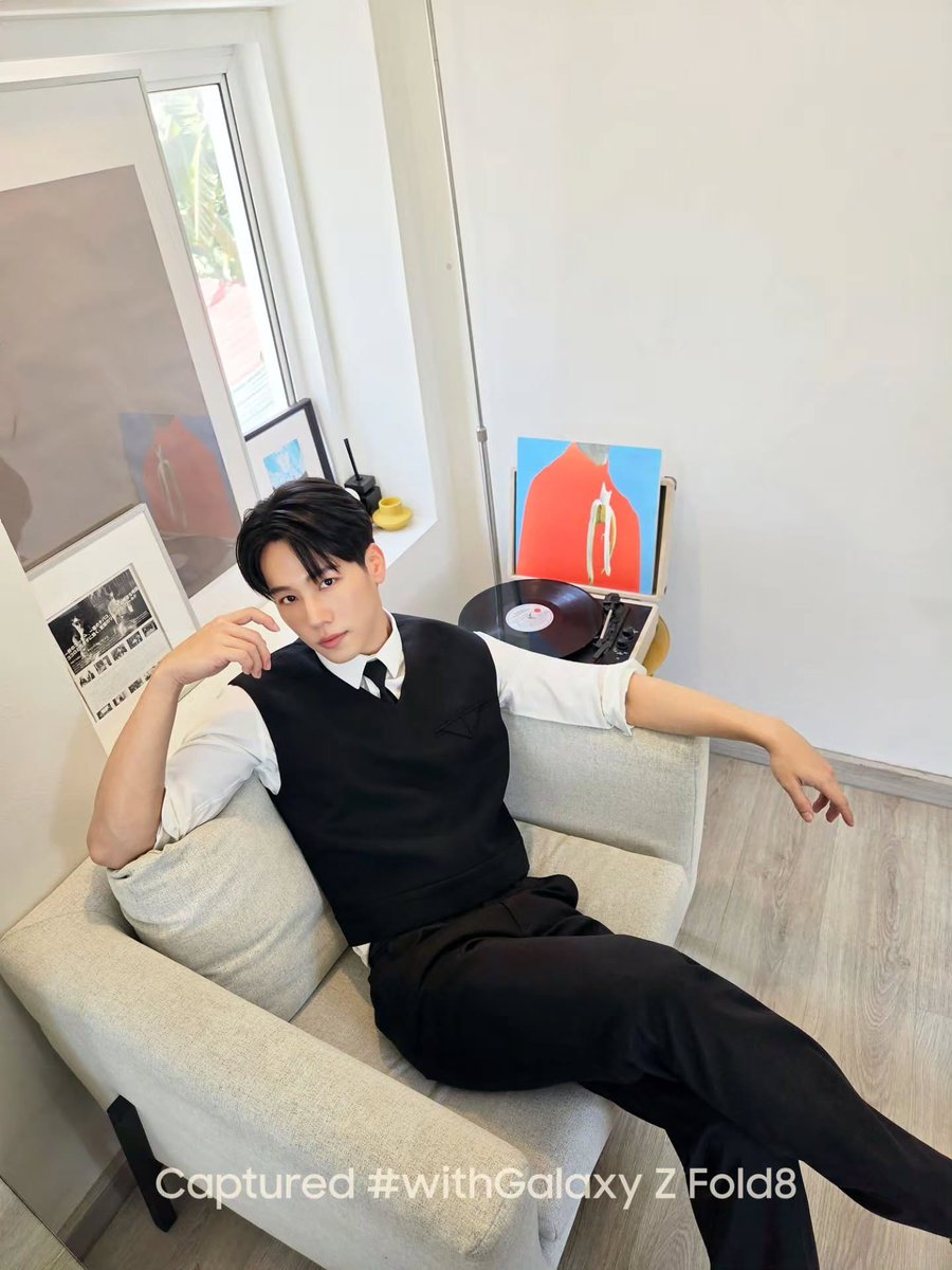 yinwarfamilysup's tweet photo. กล้องดีมาก ถ่ายออกมาหล่อมากเลย😘

Cr.IG samsungthailand

#GalaxyZFold8
#GalaxyAl #ANewShapeUnfolds #GalaxyxYinWar #yinyin_anw #warwanarat #YINWAR #หยิ่นวอร์ https://t.co/Z7hUbGyLem