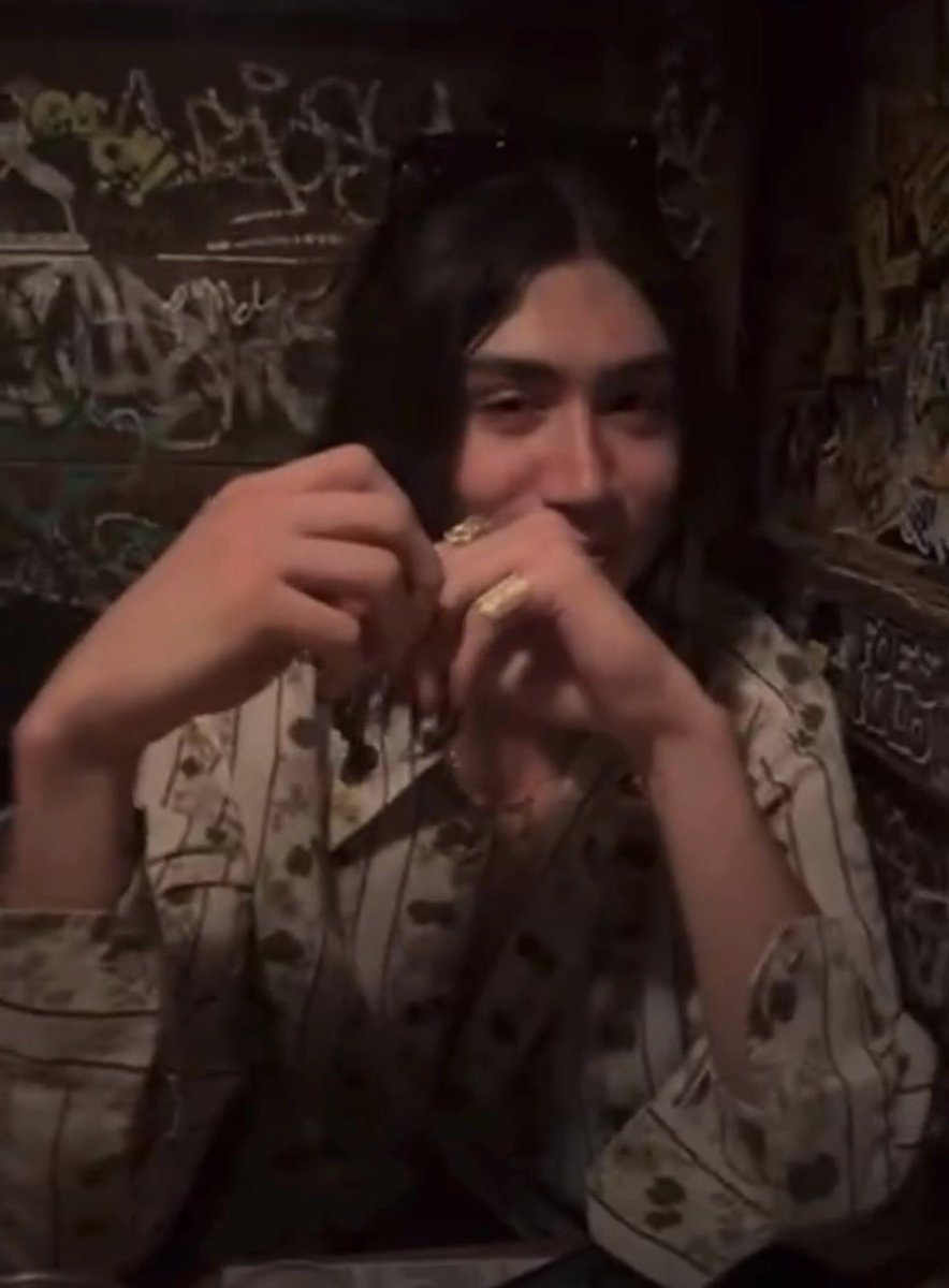 romatcha's tweet photo. He loves a loud patterned shirt https://t.co/av72eaJRLy