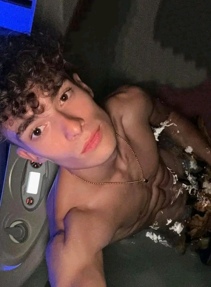 WilliamRobb0w6's tweet photo. I'm shower ❤️I need someone that we can shower together ❤️❤️❤️ https://t.co/6wRdaxln3l