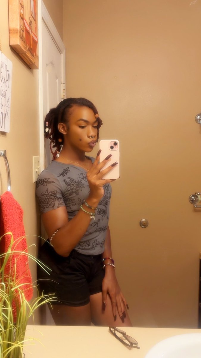 Remtasha7's tweet photo. My new page y'all
#FollowMe #fypシ゚viral #femboyespañol #femboy #transgender #transgirls https://t.co/on3f0DGCLG