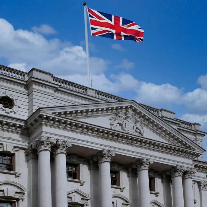 GlobalDiss's tweet photo. 🚨🇬🇧 UK government BANS release of foreigners crime data.

Violence, sexual offences, drugs, arson, weapons, theft - they don't want you to know the truth.

What are they hiding? https://t.co/HmCHxV9Et0