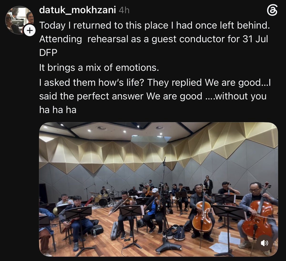 BAD_ARSILA's tweet photo. Maestro Datuk Mokhzani Ismail rehearsing “Bukan Cinta Biasa”, one of Siti Nurhaliza’s signature songs, with the RTM Orchestra for A Night with Friends of WOLO at Dewan Filharmonik Petronas.

#SitiNurhaliza #ANightWithFriendsOfWOLO https://t.co/xlYQIVQbeL
