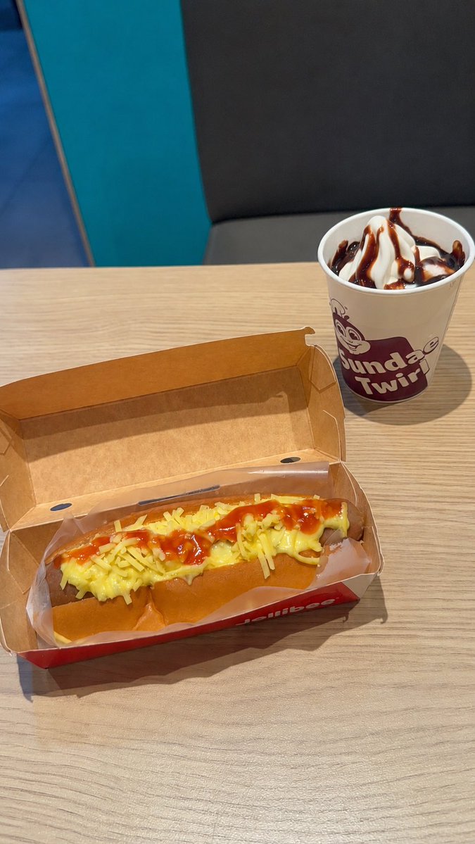 MitchelleForca1's tweet photo. #SulitSarapDiskarte na, busog pa! ❤️ I love that I can mix and match my Jollibee favorites depending on my mood. What’s your go-to combo? 🍝🍔 #MixAndMatch #jollibee #foodie https://t.co/IUvKeeaCpy