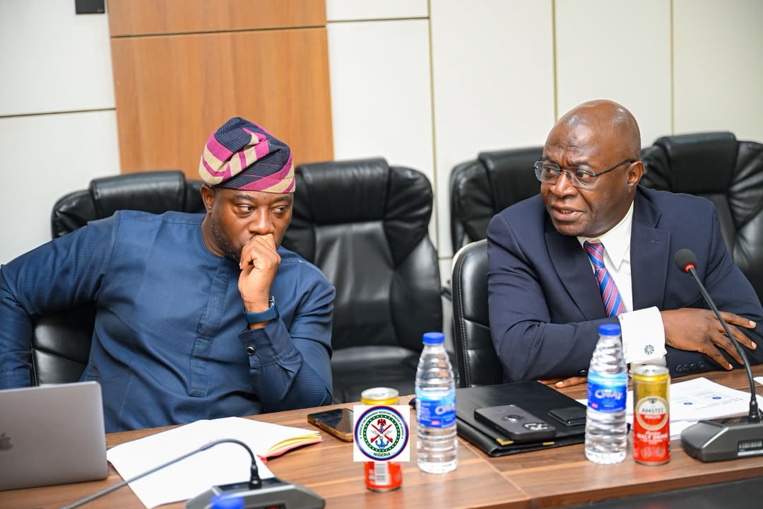InfraCorpNG's tweet photo. Led by MD/CEO Dr. Lazarus Angbazo, the InfraCorp delegation met with senior officials of the @DHQNigeria to strengthen collaboration on infrastructure, national resilience, and security. Building infrastructure. Strengthening security. 🇳🇬 https://t.co/FTGWwPG0dU