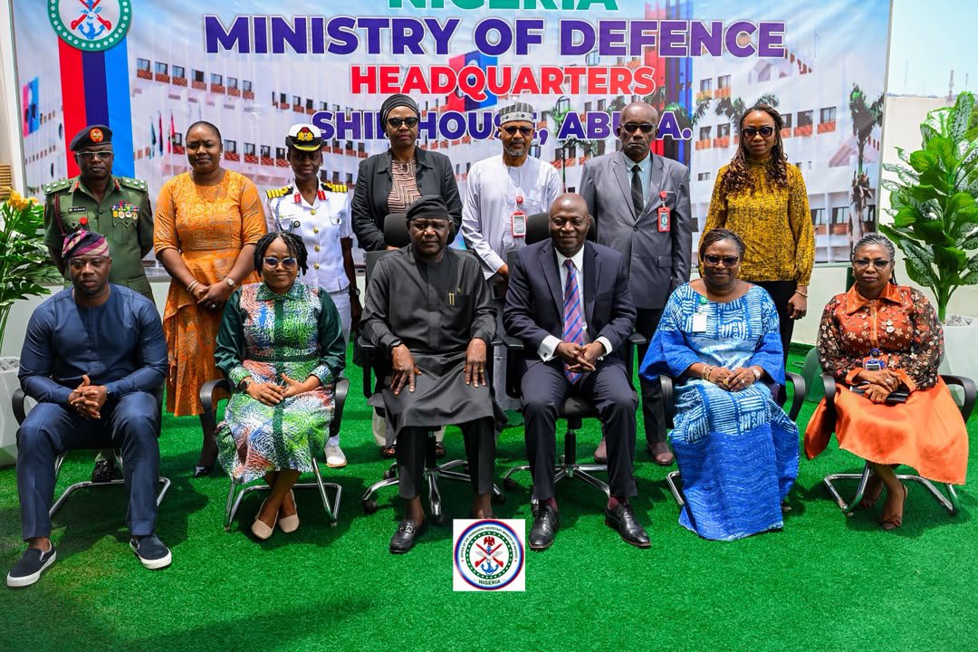 InfraCorpNG's tweet photo. Led by MD/CEO Dr. Lazarus Angbazo, the InfraCorp delegation met with senior officials of the @DHQNigeria to strengthen collaboration on infrastructure, national resilience, and security. Building infrastructure. Strengthening security. 🇳🇬 https://t.co/FTGWwPG0dU