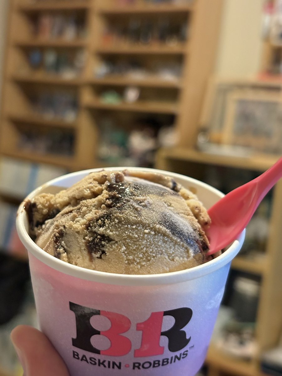 bg_yuki_'s tweet photo. 今夜のお供にバスキンロビンスのジャモカアーモンドファッジ🍨
#サクサクヒムヒム https://t.co/wUaHzt6ajx