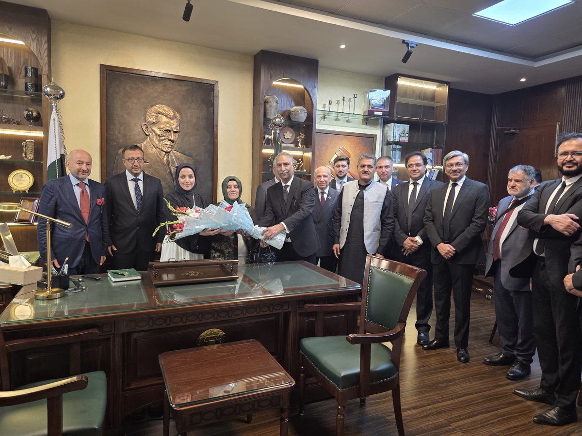 AvMenderesDemir's tweet photo. Pakistan’ın Başkenti İslamabad’ta, İstanbul 2 Nolu Baro Yönetim Kurulu olarak Pakistan Kanun ve Adalet Bakanlığı’na ve Yüksek Mahkeme Başkanlığı’na ziyaret gerçekleştirdik. Kabul ve ilgileri için Sayın Bakan ve Yüksek Mahkeme Başkan ve heyetine teşekkür ederiz. https://t.co/U6dkhKtTrR