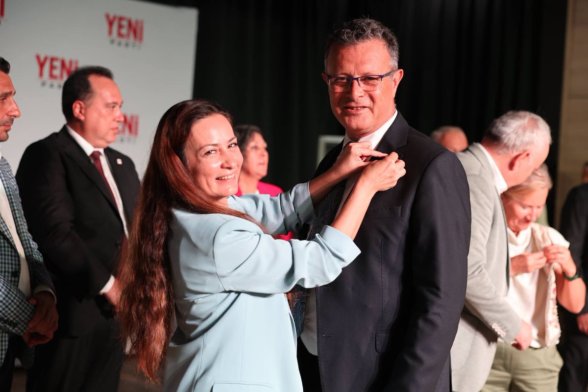 CHPAOkuzcuoglu's tweet photo. 🇹🇷 YENİ BİR DEVİR, BÜYÜK BİR ADIM 🇹🇷
​Manisa’mızın gururu, Türkiye’mizin gururu Sayın Özgür Özel’in liderliğinde kurulan Yeni Partimize katılımımızı gerçekleştirdik. 🤝🏻✨
​Memleketimize, milletimize ve güzel Manisa’mıza hayırlı, uğurlu olsun 🏛️🌱 https://t.co/ax175lYdsl