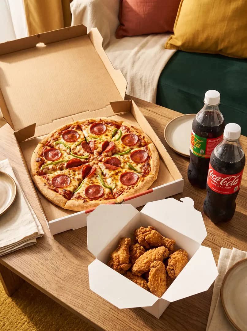Richard_Ugo_'s tweet photo. Looking for your next cheat meal? Simba’s Pepperoni is loaded with premium toppings, cheesy goodness and comes with wings plus 2 bottles of Coke—all for ₦16,500. #SimbaPepperoni https://t.co/wjPv9ih8kB