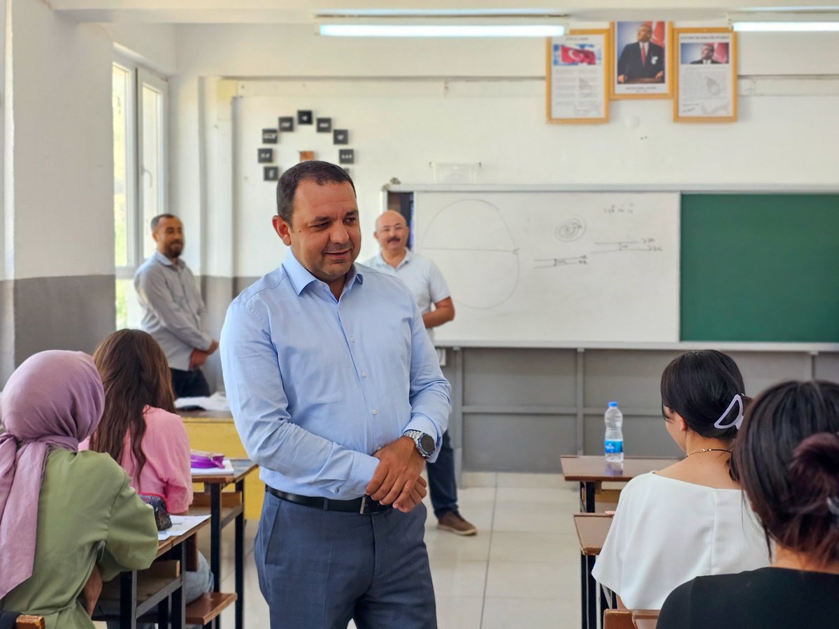 yahyali_mem's tweet photo. Kaymakamımız Sayın İbrahim GÜLTEKİN; İlçe Millî Eğitim Müdürümüz Yavuz POSTALLI, Şube Müdürümüz Mehmet YILMAZ ve Okul Müdürümüz Metin KILIÇ ile birlikte YKS hazırlık sürecinde 12. sınıf öğrencilerimiz için Yahyagazi Anadolu Lisemizde açılan Yaz Destekleme ve Yetiştirme Kurslarını ziyaret ettiler. 

@tcyahyali
@kayserimem
@kayserivaliligi
@tcmeb