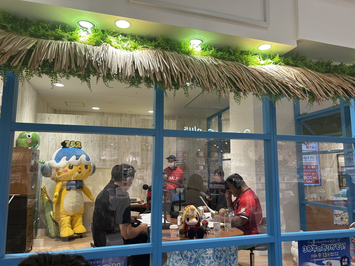 misakki_06's tweet photo. 16時に仕事を終わらせ職場から下道でラジオの公開生放送へ！
雄三さんのリクエスト曲歌いたくなったのでそのまま🎤 https://t.co/9AhonikYuK