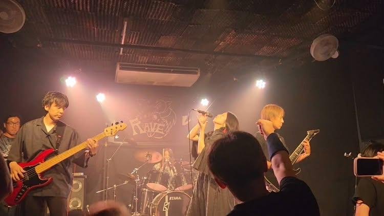 RAVE32563700's tweet photo. 7/25のLIVEのお写真をいただきました、ありがとうございます🙇‍♀️
素敵なステージになりました、皆様に感謝です
これからも音をたくさんの方に届けたいです
#音楽
#メタルバンド
#メタル女子 https://t.co/cymvAWZQCk