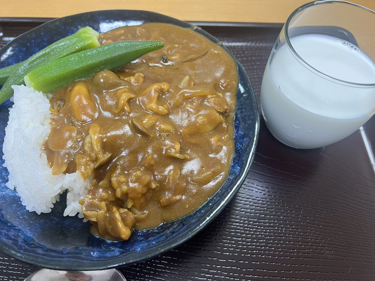 KTgiil3's tweet photo. 暑いと食欲落ちるけど、中辛のカレーはがっつり食べれる😁
#晩飯 https://t.co/dlgCoWj41N