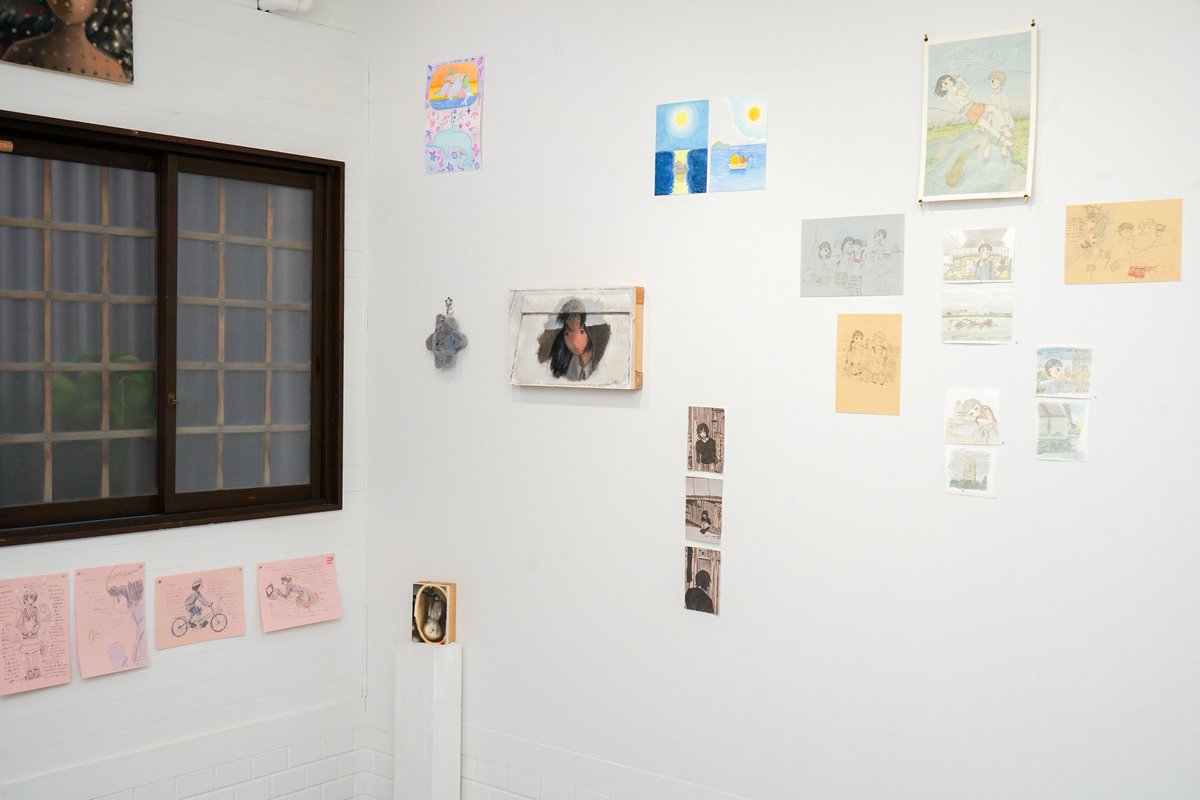 opal_times's tweet photo. でっかい火企画グループ展「◯ to life」は先日ぶじ会期終了いたしました。沢山のご来場をありがとうございました！この展示がそれぞれの日常の中で今の自分の「life」を少しだけ肯定できる時間として残っていたら幸いです。
お買い上げいただいた作品は、準備が整ったものから順次発送いたします。 https://t.co/4mCOTA8Wq3