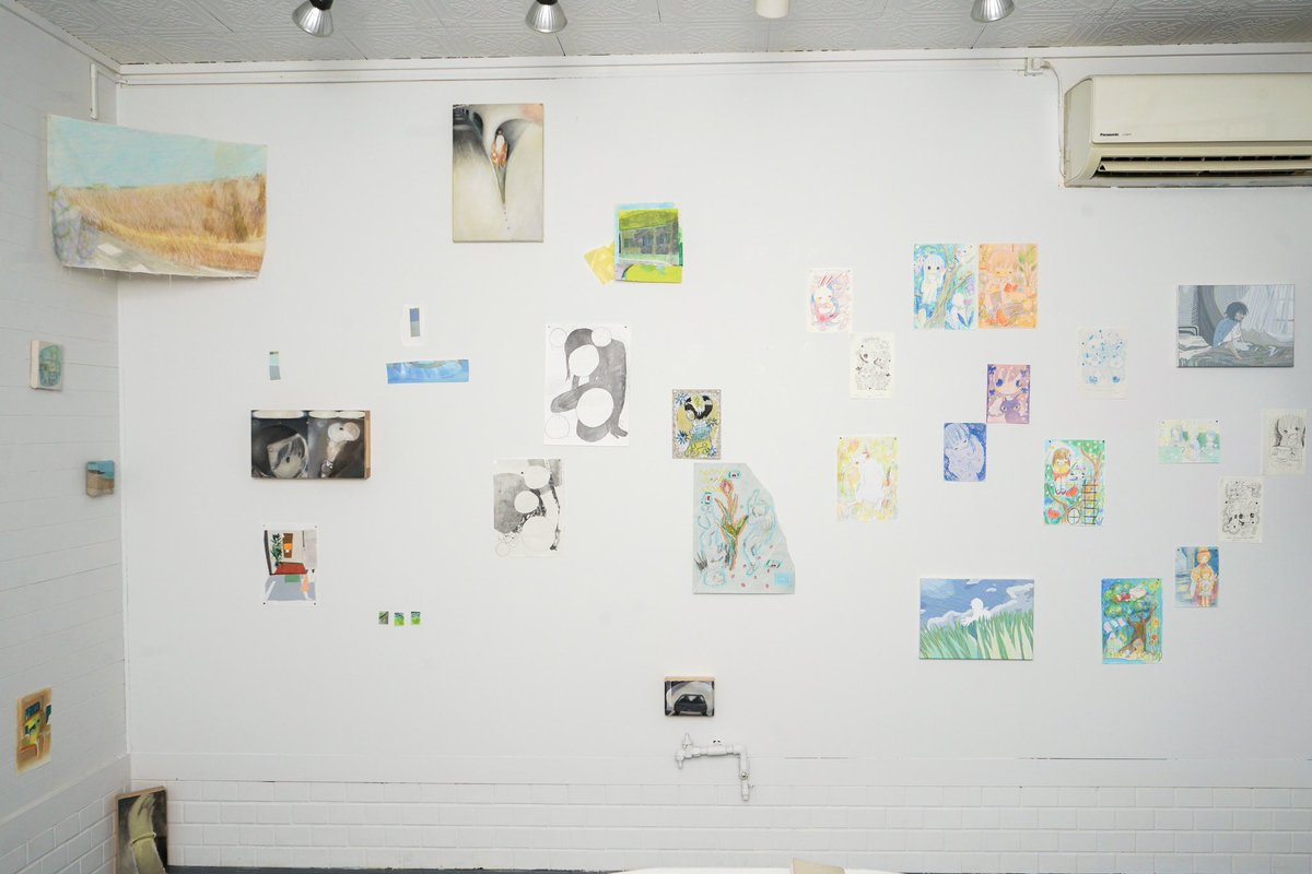 opal_times's tweet photo. でっかい火企画グループ展「◯ to life」は先日ぶじ会期終了いたしました。沢山のご来場をありがとうございました！この展示がそれぞれの日常の中で今の自分の「life」を少しだけ肯定できる時間として残っていたら幸いです。
お買い上げいただいた作品は、準備が整ったものから順次発送いたします。 https://t.co/4mCOTA8Wq3