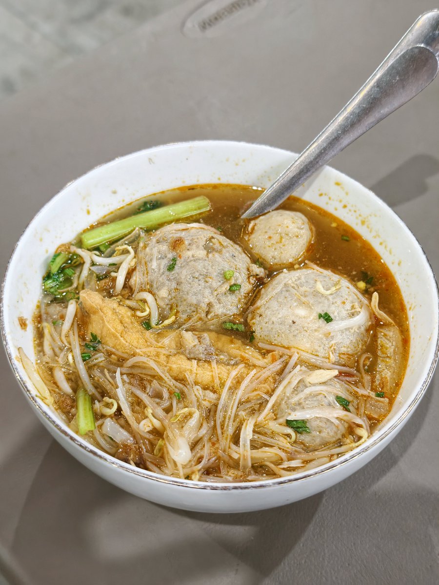 F_OllaJKT48's tweet photo. tim bakso pake soun/bihun 😎 kalo km? https://t.co/MpHtdTp1g9