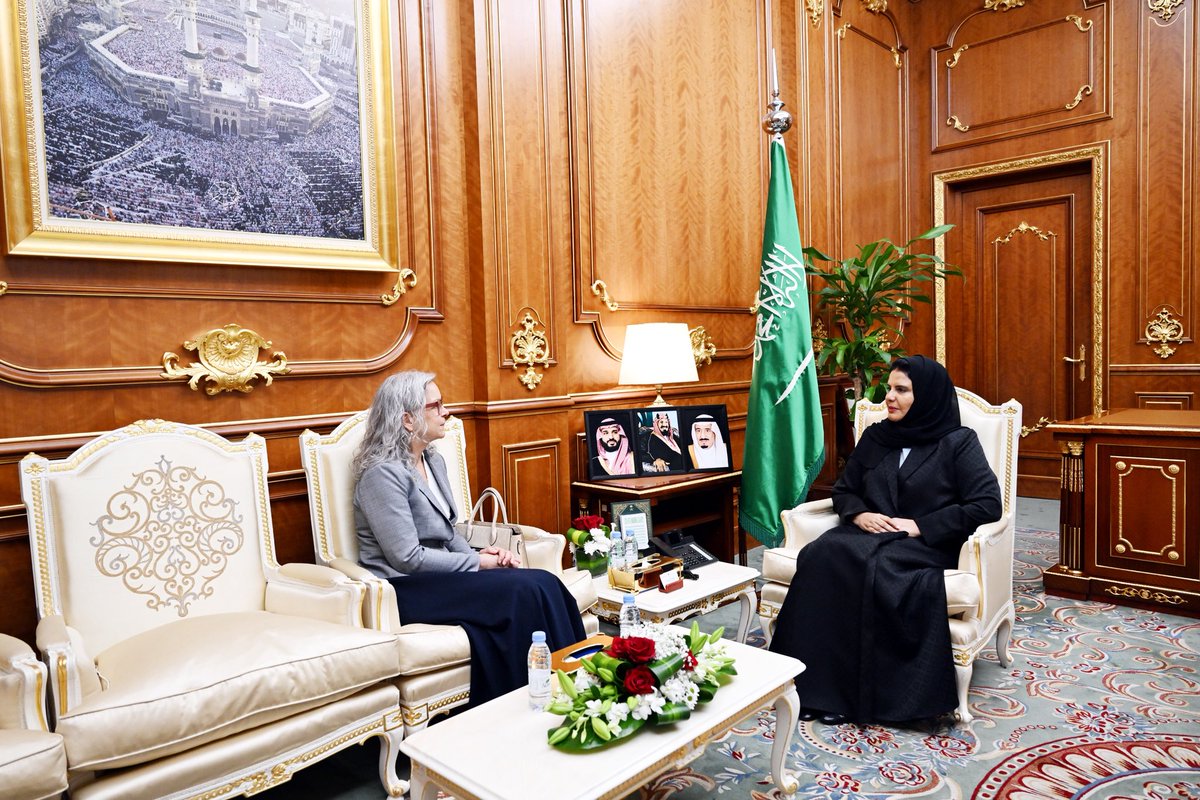 ShuraCouncil_SA's tweet photo. معالي مساعد رئيس #مجلس_الشورى الدكتورة حنان بنت عبدالرحيم الأحمدي، تلتقي اليوم في مقر المجلس بالرياض، سفيرة مملكة السويد لدى المملكة بيترا ميناندر. https://t.co/c109VFHttm