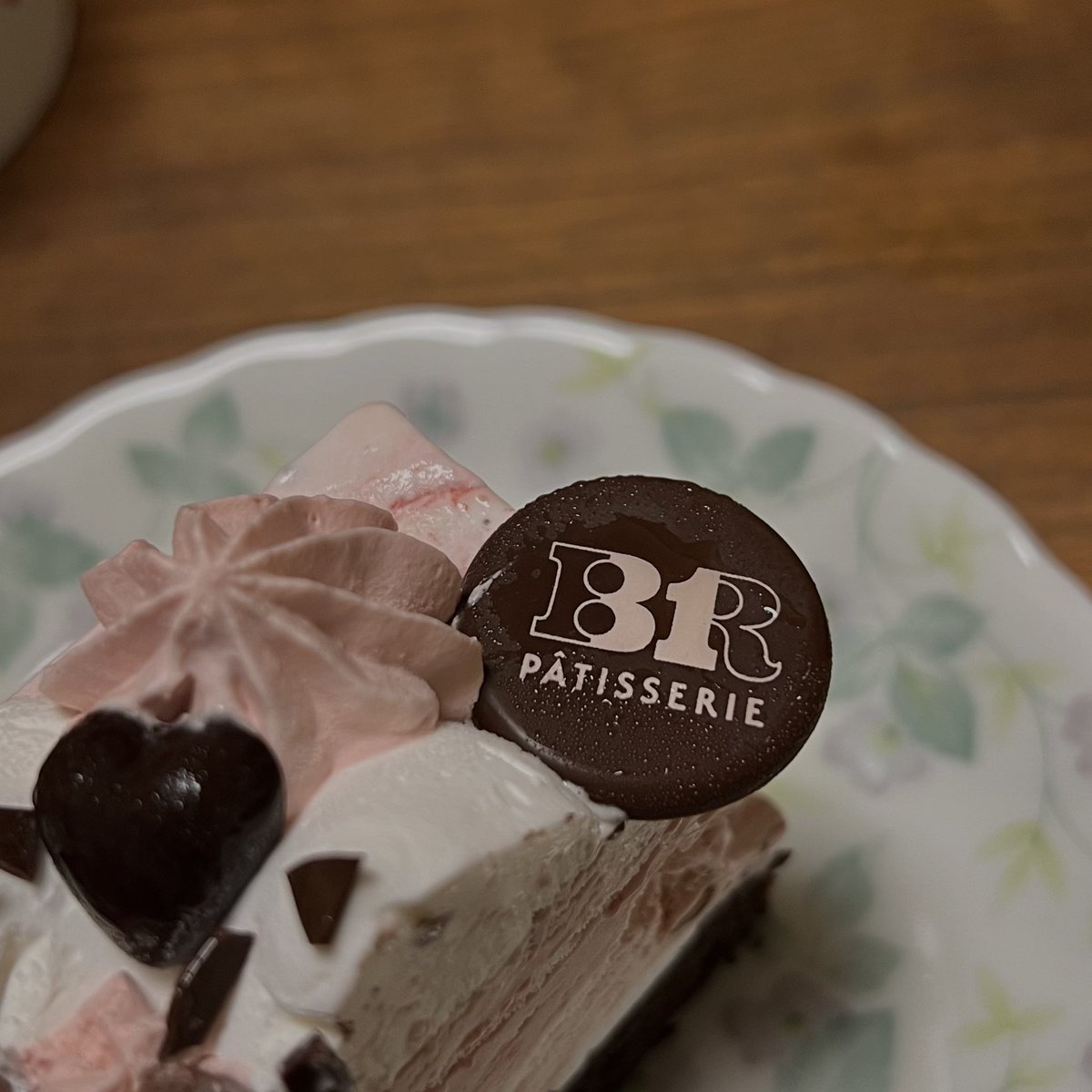 _moooon_7's tweet photo. 31歳の誕生日にサーティワンのアイスケーキ🎂 https://t.co/MPIPWayy7Y