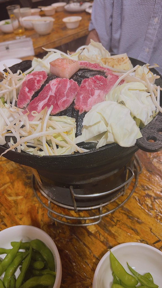 JennysRibbons's tweet photo. 晩ごはん🍲

アップル🍎ジャックダニエル  
ジンギスカン！！！
タレ全然知らないタレだ〜 https://t.co/BT0H1cPVts