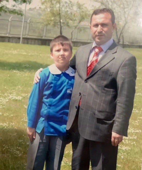 ZamHaberAjans's tweet photo. Bir göz doktoru, yıllar sonra ilkokul öğretmenini muayene ettiği anları paylaştı: https://t.co/IL7AhPNeDO