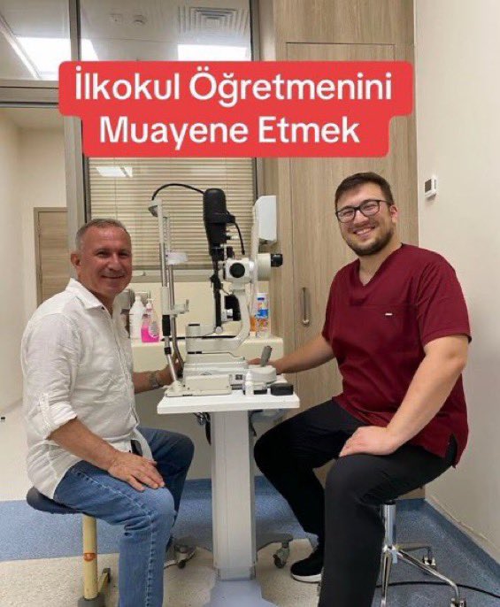 ZamHaberAjans's tweet photo. Bir göz doktoru, yıllar sonra ilkokul öğretmenini muayene ettiği anları paylaştı: https://t.co/IL7AhPNeDO