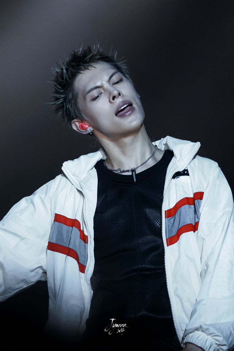 Jyannn_1014's tweet photo. 260725 🫣🫣

#제임스 #james #趙雨凡 https://t.co/ilOdKZ5QRL