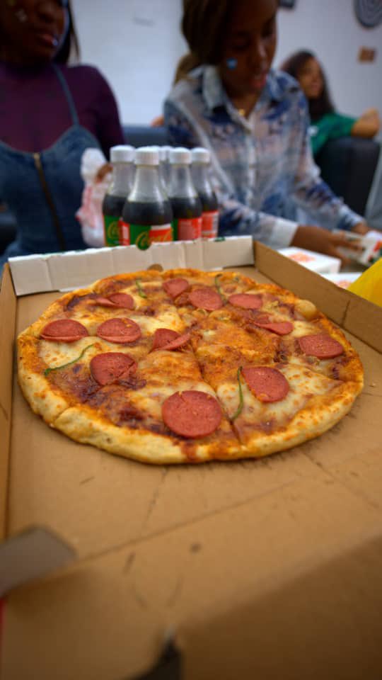 Richard_Ugo_'s tweet photo. Extra toppings like bacon, ham, minced meat, pineapple or prawns? That’s how you take an already delicious Simba’s Pepperoni Pizza to the next level. 🍕 #SimbaPepperoni https://t.co/vZ3OpGHbRk