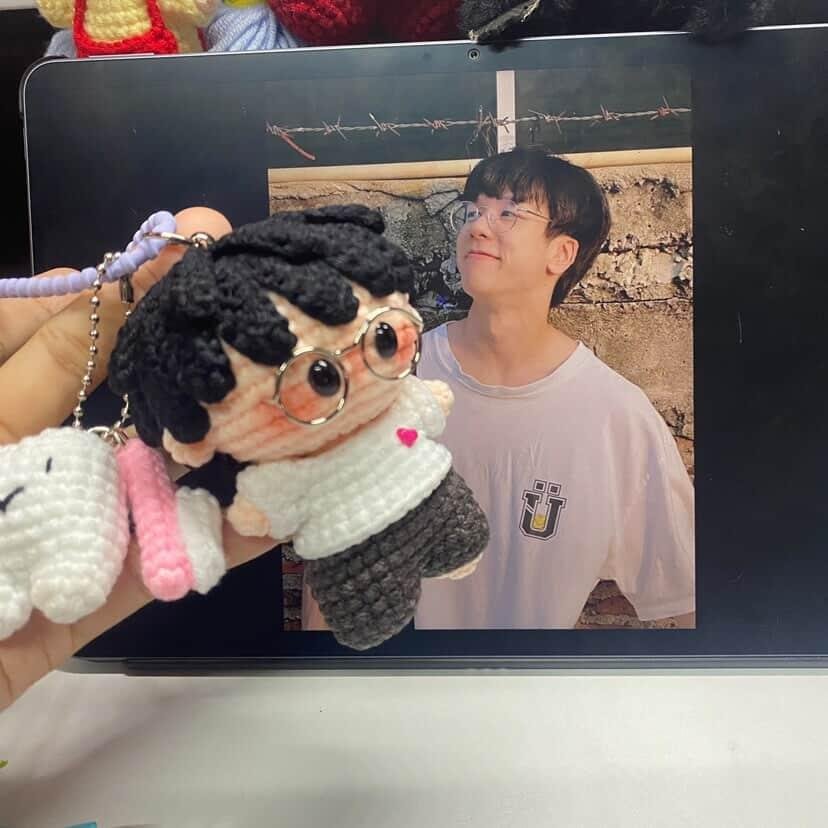 IookYogurt's tweet photo. ฮือของขวัญทั้งสองจิ๋ว 🤏🏻
ของรีออน(เสือจิ๋ว) ตั้งใจให้เป็นชุดแรกที่ขึ้นเปิดตัว(คอน3ดมด) พร้อมผลไม้1อย่าง(พีส🍑)
ของโพชิแค่ชอบรูปเฉยๆ55555 น่ารักดี บวกฟันแถมไปให้ด้วย
#리온 #REEONN
#porschepochi #พอร์ชโพชิ https://t.co/PDb0Tyu1qX