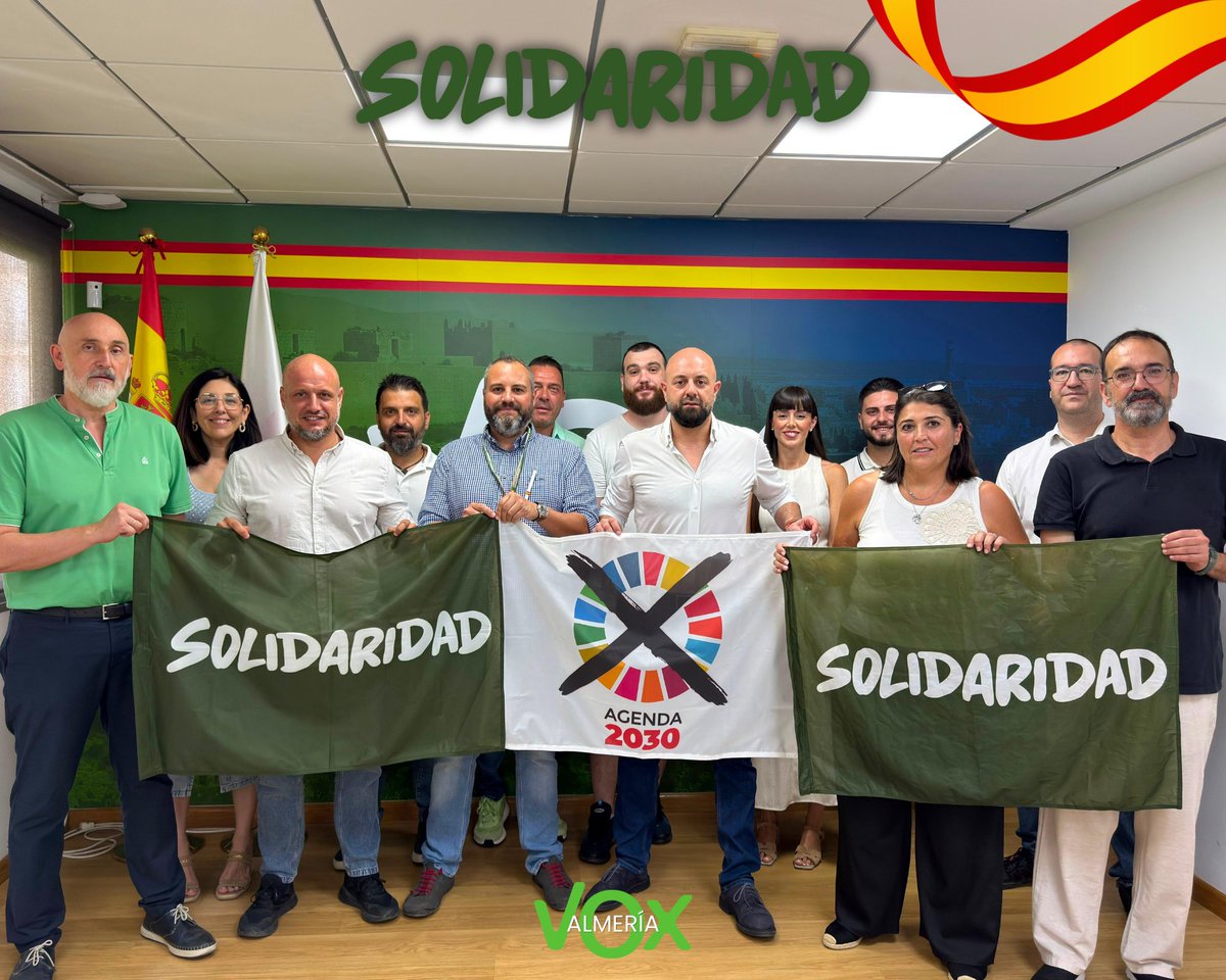 solidaridad_esp's tweet photo. 🤝 Representantes de Solidaridad se han reunido con el CEP de VOX Almería para abordar los principales desafíos que afectan a los trabajadores de la provincia. 🌱 Se trataron asuntos clave como la situación del sector primario, la realidad de empresas estratégicas como Cosentino y problemas como la competencia desleal o el impacto del acuerdo con Mercosur. 🇪🇸 Ambas organizaciones reafirmaron su compromiso de seguir defendiendo el empleo, la industria y los intereses de los trabajadores almerienses. 🇪🇸