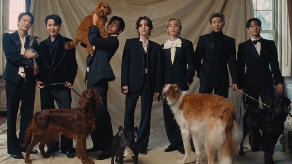 hots1802's tweet photo. Eu quero trabalhar,mas nao consigo parar de curtir,comentar e compartilhar os posts de armys arrasando com o grammy 😍😍😍
Clt atrapalhando minha vida de army 

BTS WE ARE PROUD OF YOU
BTS ARMY ARE WITH YOU
BTS OUR INSPIRATION
BTS PAVED THE WAY
#ARIRANGLockdown https://t.co/VYIKKHxRU8