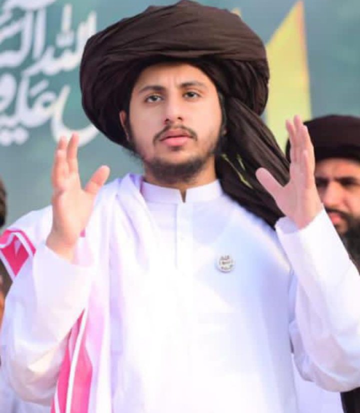 Prst78's tweet photo. وزیرأباد مارچ کا کریڈٹ وصول کرنے والے أزاد ہیں اب باہر کیوں نہیں نکلتے؟۔۔۔۔دراصل وہ مارچ باباجی علیہ الرحمہ کے شہزادے نے لیڈ کیا تھا
سیفی تو تختی لگوانے کے چکروں میں ہوتے ہیں جیسے سپریم کورٹ میں انہیں کسے نے داخل ہی نہیں ہونے دیا تو وہاں بھی تختی لگوانے کی کوشش کی گئ https://t.co/VDinLmU3hW