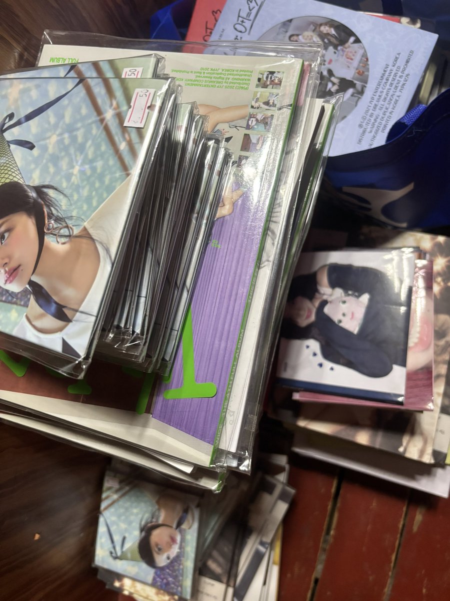 hawcheap_ph's tweet photo. Hello! Payday sale will start tomorrow at 3PM onwards!

Price starts at 10 pesos and all are onhand!

Rules:
- Comment and notification basis, no dms (will not entertain)
- DOP is August 1 (no extension)
- Strictly no cancellation 
- tingi and small sets

Additional information:

Bawal po ang "will not push if hindi na available ang isa" so make sure na you're 100% certain sa im-mine kahit hindi na available ang iba. 

Note: If claiming unsealed albums, make sure you are willing to pay higher shipping fee since mabigat po if 3 albums and up ang kukunin.

No deleting of comments as well. Auto block if ganiyan. 

Please help retweet! Tysm 💗💚
