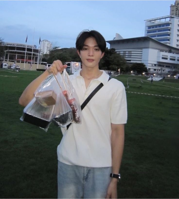 Chouwkun's tweet photo. @subSONKFEST @SONKFEST @phiKITEEE @phiBIRRR @phiLUCKI 

BURUAN ON, AYO MAEN. 
GUA DAH SIAP NIH, SAMBIL BAWA JAJANAN https://t.co/v0fYBtUZWC