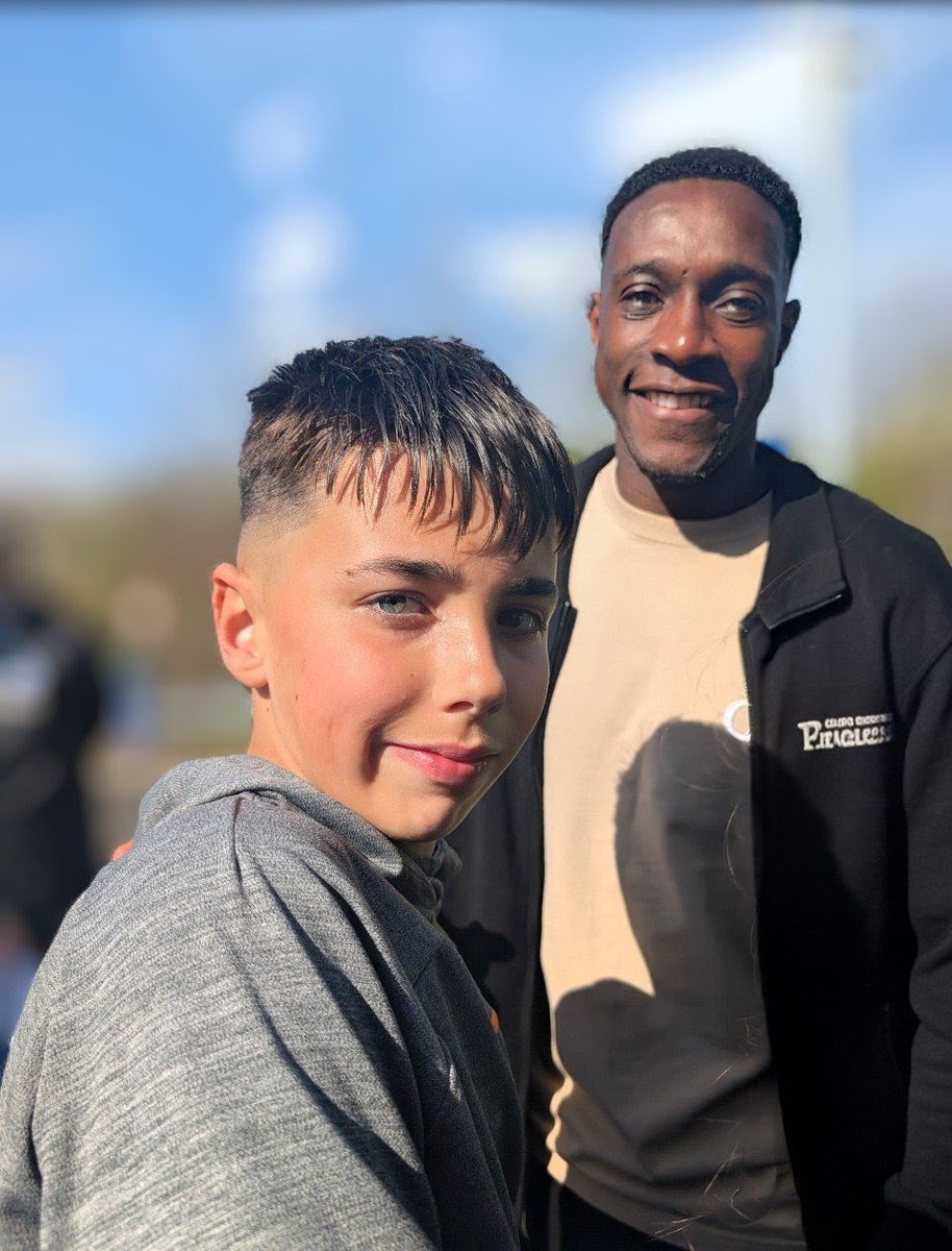 EmdaltsEmma's tweet photo. Always such a gent @DannyWelbeck - it's a shame it's #chelsea but we gotta trust you're always doing the best for your family first #wewillmissyou #bhafc #datguy #welbz https://t.co/zJ4NWvQAgS