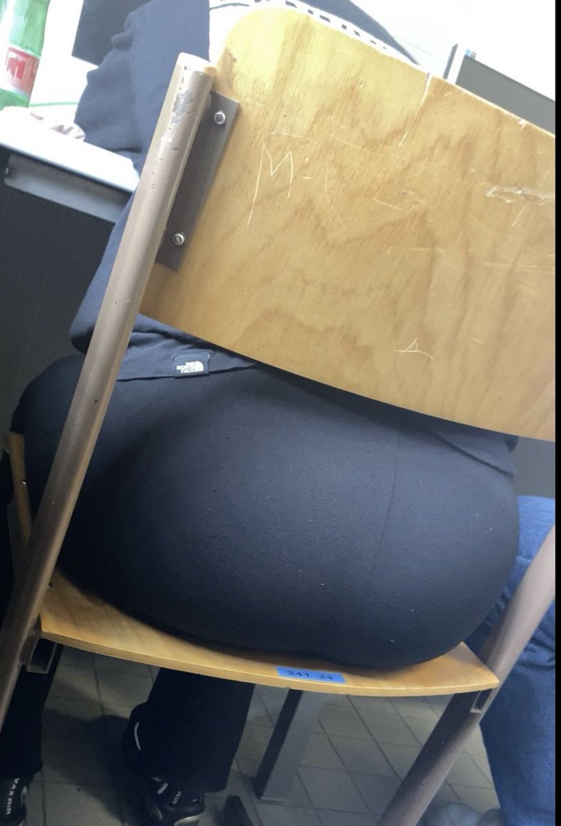 GermanBitches2's tweet photo. Candid Serbian Part 3 #Candid #teen https://t.co/JwlV2F5YwA