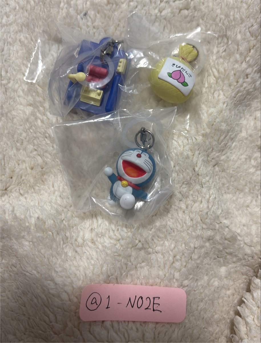 1_N02E's tweet photo. 交換 ドラえもん めじるしアクセサリー

譲 タイムマシン 桃太郎印のきびだんご ドラえもん

求 ミニドラ > シナモン orシーサー(ちいかわ)

ドラえもんはミニドラとの交換のみ
郵送or神戸三宮手渡し https://t.co/YIXGWX2sh5