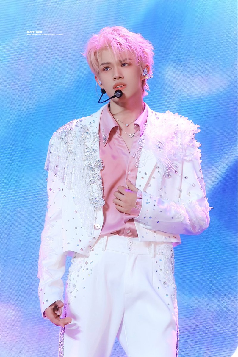 kookjinie_sup's tweet photo. จางจี๋ใส่คอนแทคสีฟ้าหรือแสงข้างหลังสะท้อน สวยมาก นางฟ้าบาร์บี้สุดๆ 💞 https://t.co/7yf22xdfgk