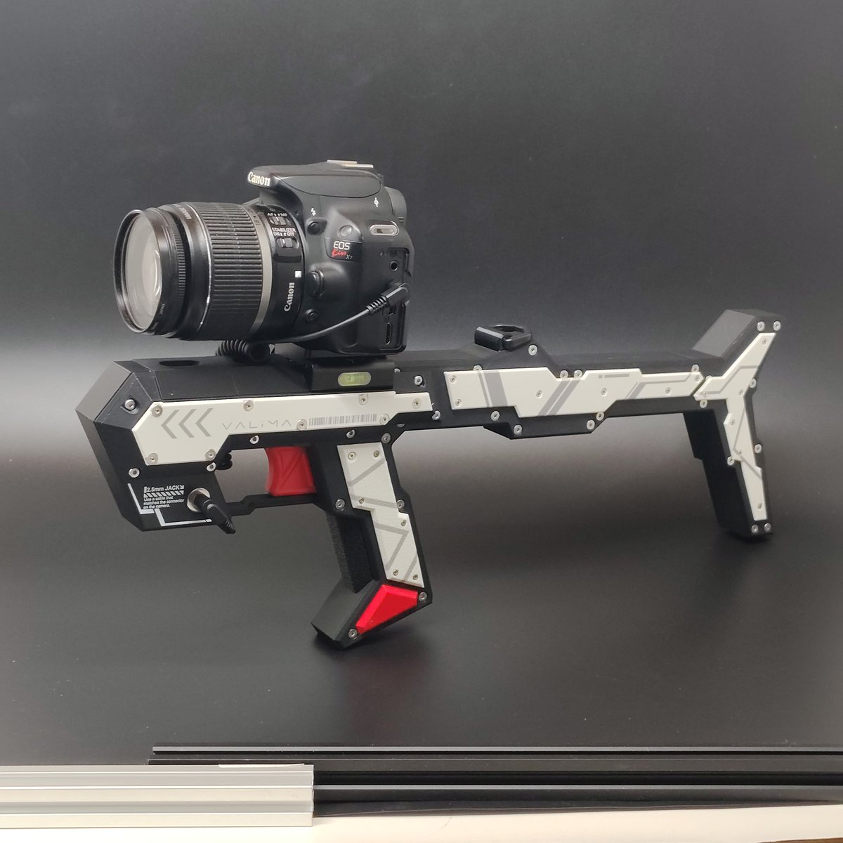 valima_'s tweet photo. Built a custom camera gunstock! 📸💥

Features a fully functional two-stage trigger: half-press to focus, full press to shoot.

Connects to the camera via a 2.5mm jack (and works with smartphones using an adapter!).

Video and more details coming soon! 🎬

#Fusion360 #3DPrinting #Maker #RapidPrototyping #SciFi #Props #WIP #elegoo