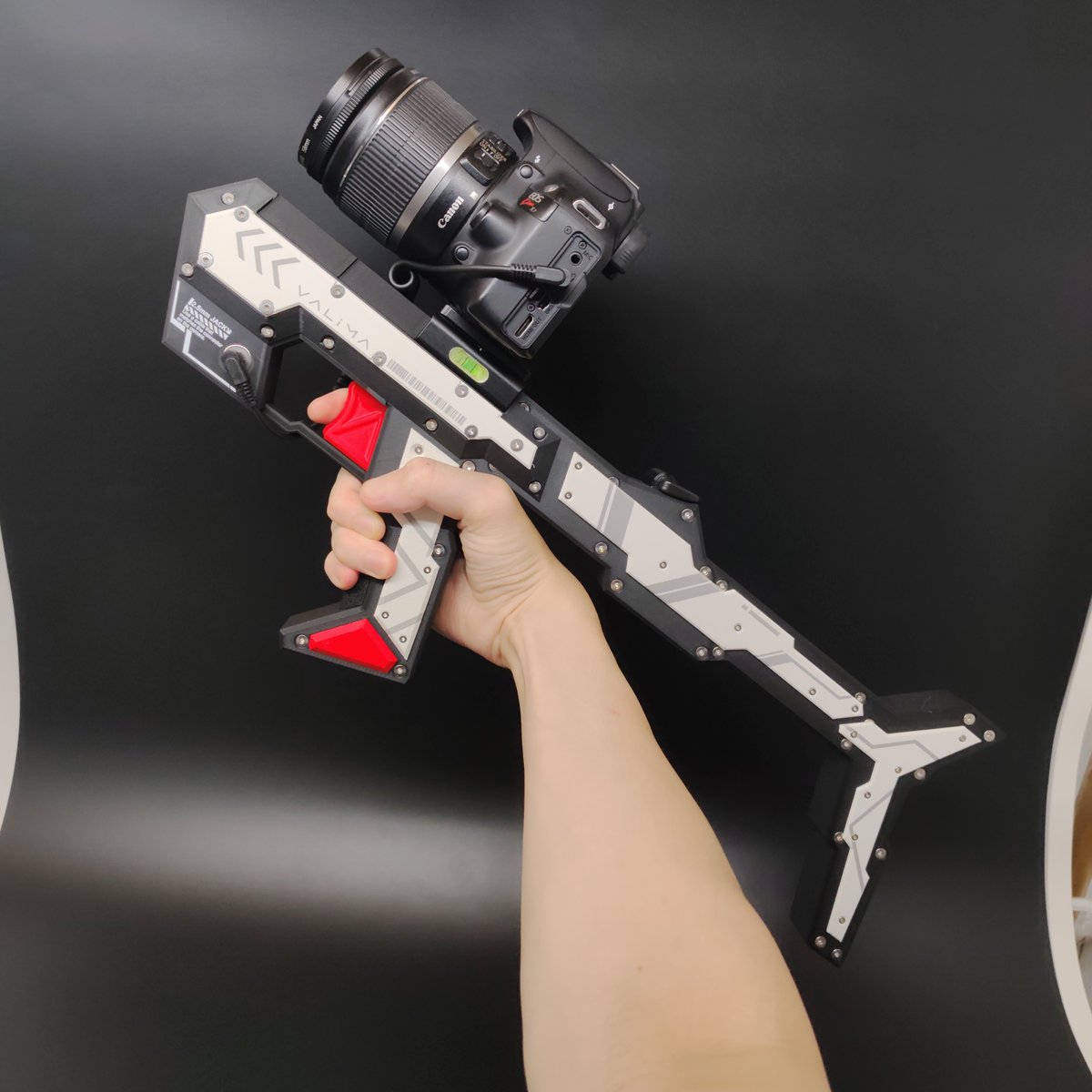 valima_'s tweet photo. Built a custom camera gunstock! 📸💥

Features a fully functional two-stage trigger: half-press to focus, full press to shoot.

Connects to the camera via a 2.5mm jack (and works with smartphones using an adapter!).

Video and more details coming soon! 🎬

#Fusion360 #3DPrinting #Maker #RapidPrototyping #SciFi #Props #WIP #elegoo