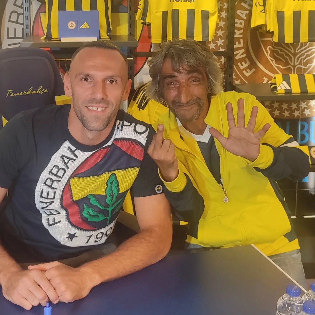 SaracogluSports's tweet photo. 📸Tek kare, iki aslan terbiyecisi.. https://t.co/VJkTckYrD5
