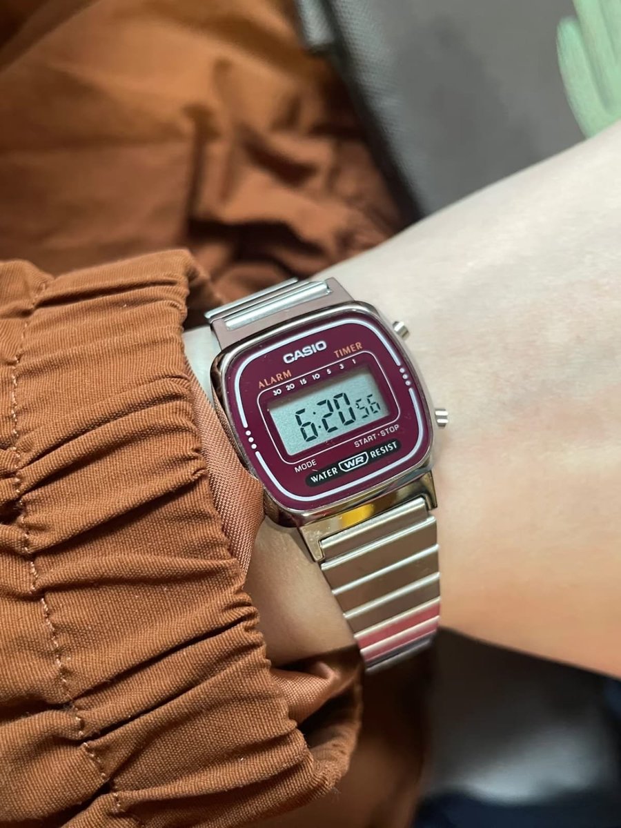 shallowspaces's tweet photo. SUKA BANGET SAMA CASIO YANG INI... Warnanya cantik, desainnya retro tapi tetap timeless 🥹🫶 https://t.co/B23B2IfbTf