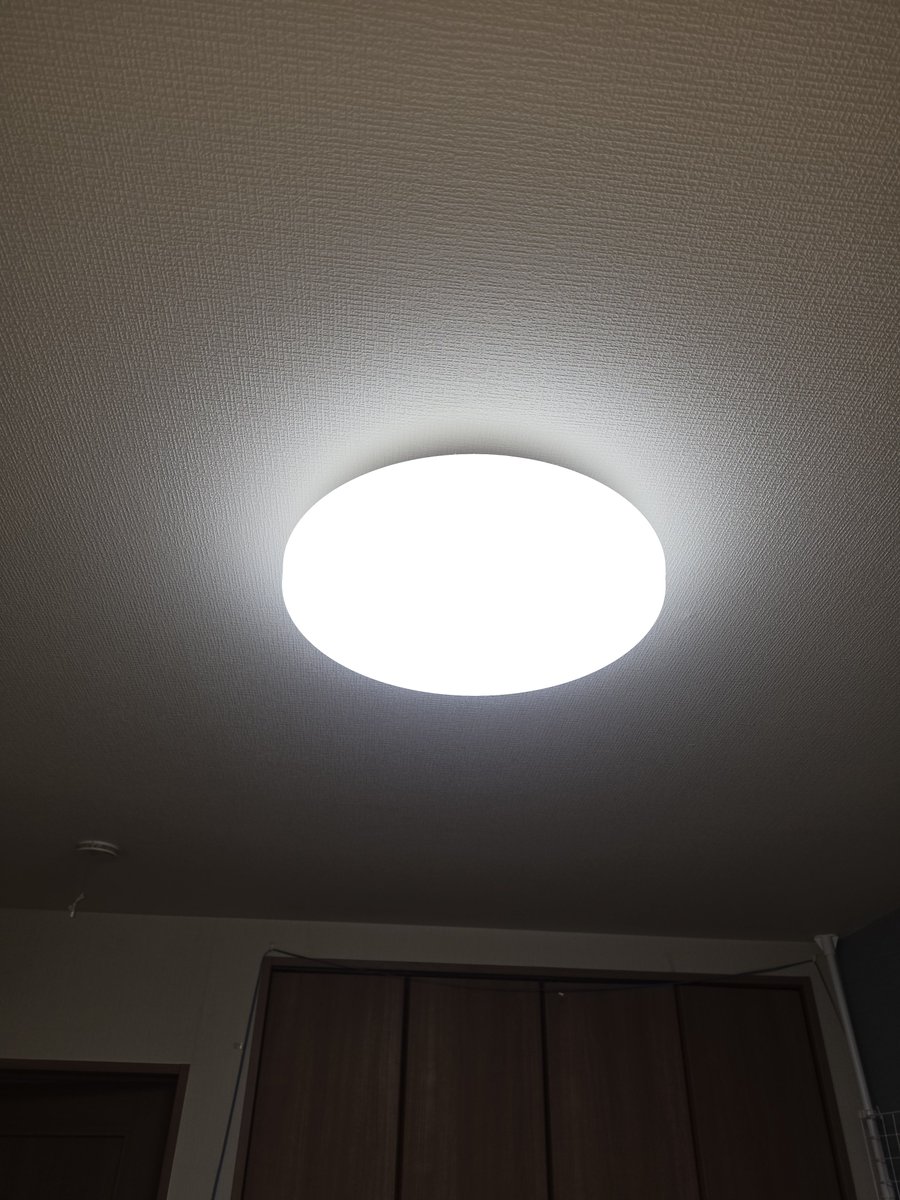 1629hiro's tweet photo. 電気復旧した💡 
インフラ整備の方々 本当にありがとう ありがとう😭
今日は本震が来なければゆっくり寝れそう😴
 #熊本地震 https://t.co/JfEa5S8Ls9
