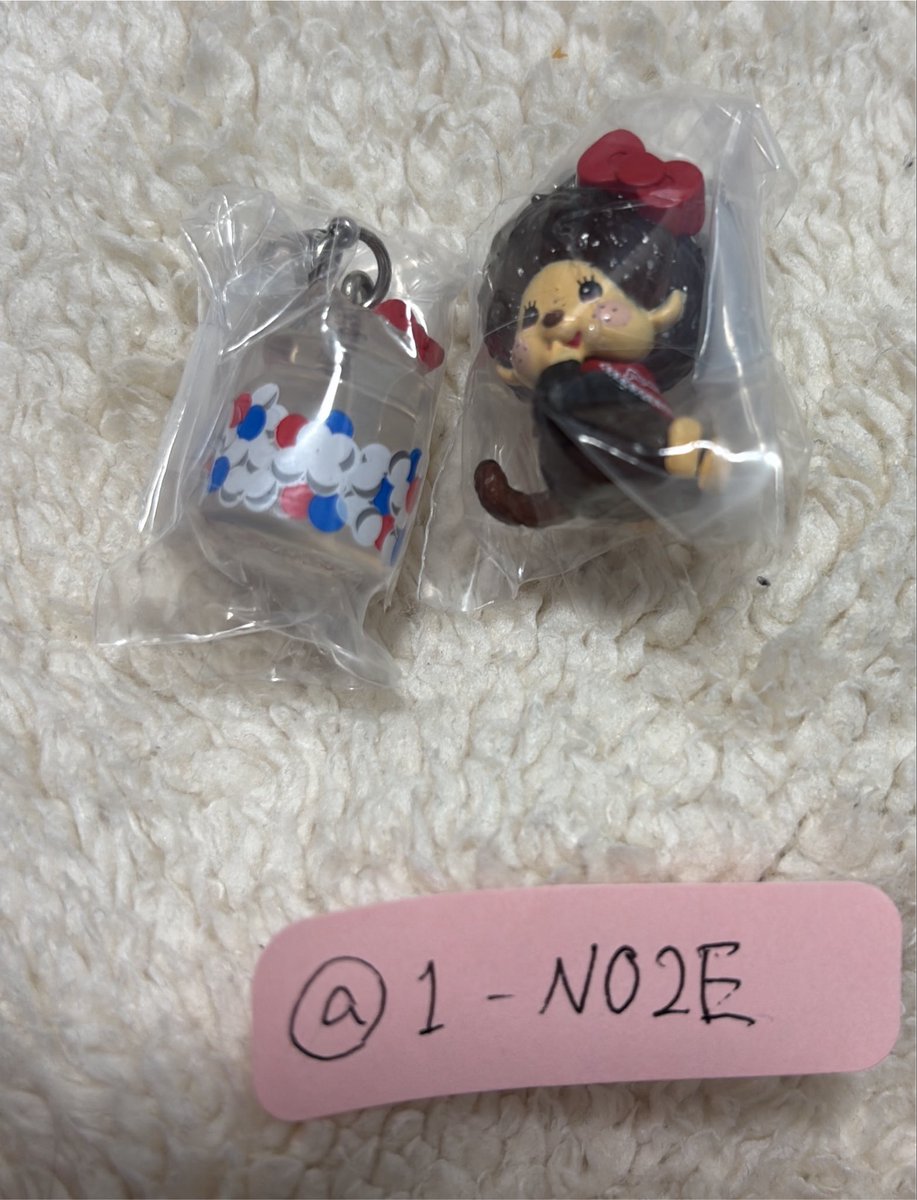 1_N02E's tweet photo. 交換 モンチッチ めじるしアクセサリー

譲 モンチッチ ハローキティ型のビン

求 ハローキティ

神戸三宮手渡しor郵送 https://t.co/gBukiv2yG2