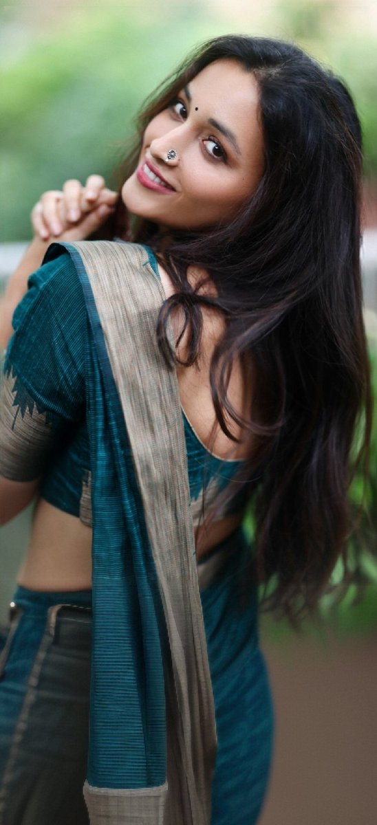 Arumugam_94's tweet photo. Srinidhi shetty back poses https://t.co/GpRW3BAHJB
