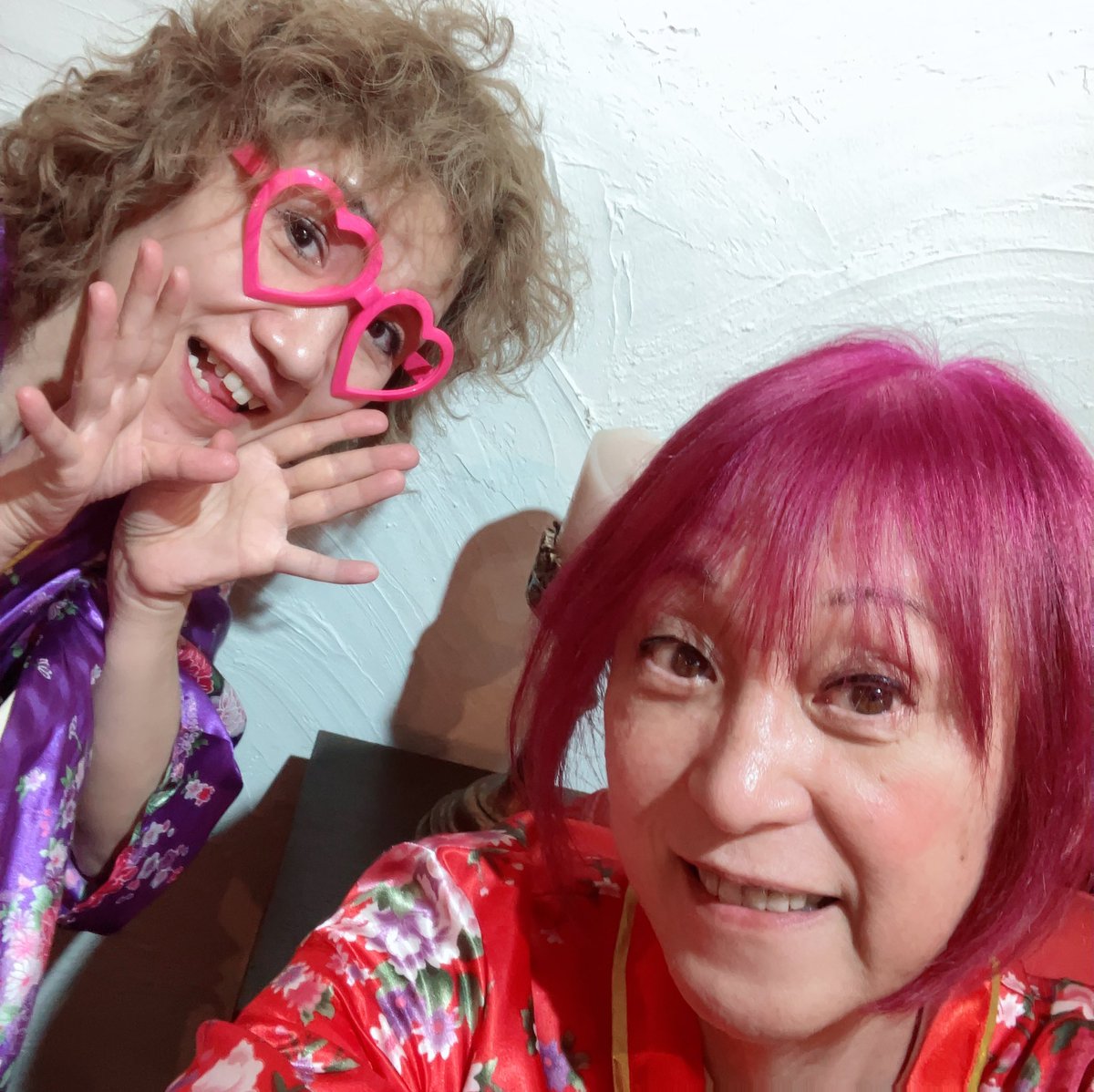 FairySisters2's tweet photo. https://t.co/u27qihnNQ2

21時からフェアリーシスターズのお笑い歌謡ナイトYouTubeライブ配信はじまるよ！みなさんのご視聴、リクエストお待ちしてます。

#お笑い
#歌謡曲
#高齢者
#YouTubeライブ配信
#フェアリーシスターズ https://t.co/Vx6jcpcHuT